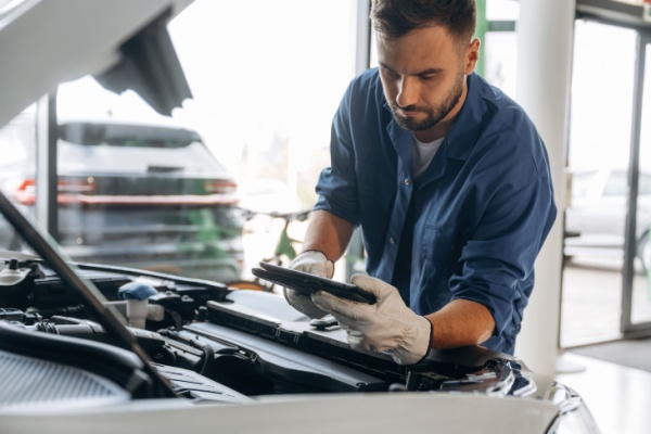Rejouy - Shutterstock reparationreparationvoitureauto 1