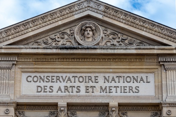 Rejouy - shutterstock etabenseignementculture