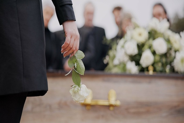 Rejouy - shutterstock prestationsfuneraires